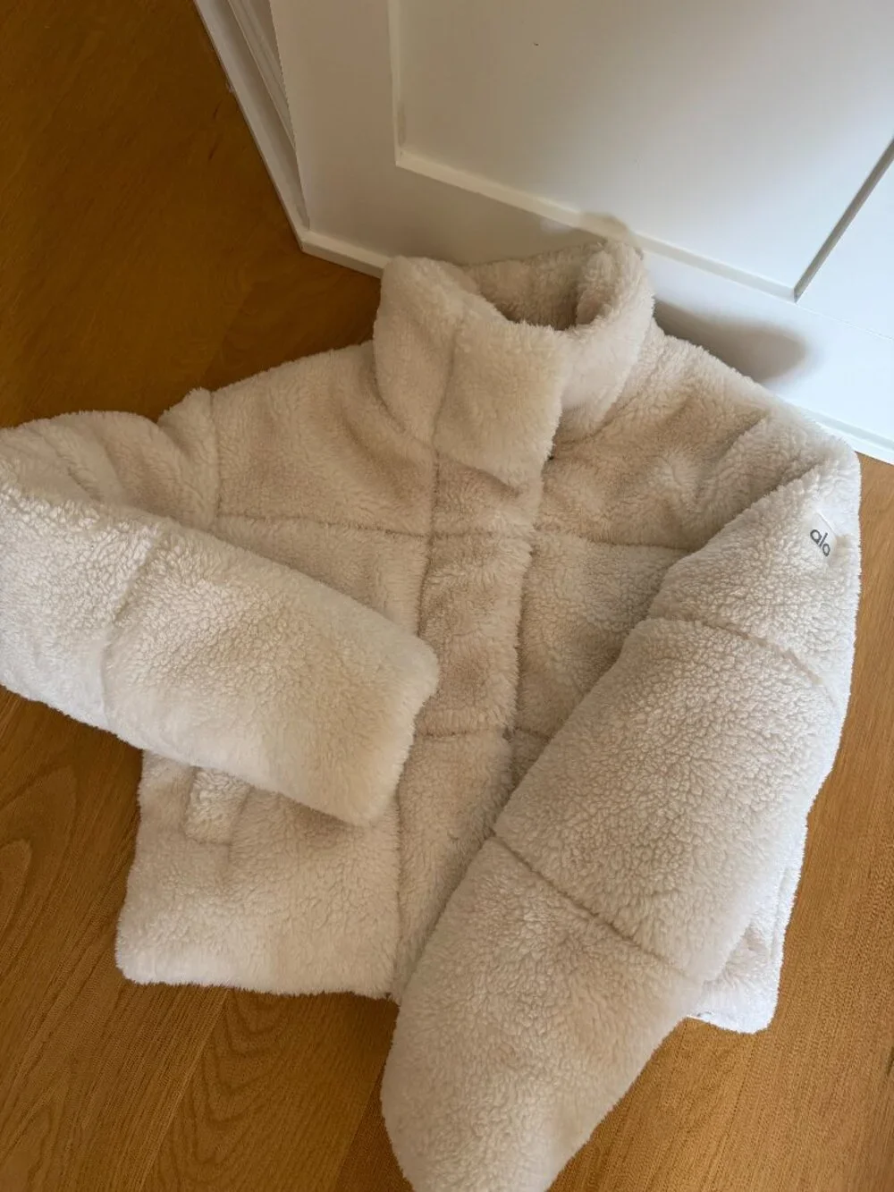 Alo Sherpa Snow Angel Puffer - Ivory, size S